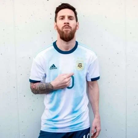 La Selección argentina presentó oficialmente su nueva camiseta