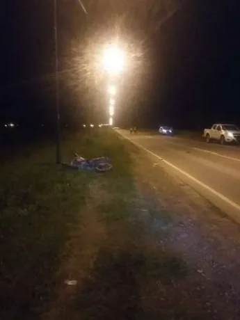 Motociclista chocó contra un poste y murió
