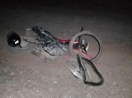 Dos motociclistas chocaron, y un adolescente murió