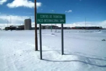 Por las intensas nevadas están cerrados los pasos fronterizos con Chile