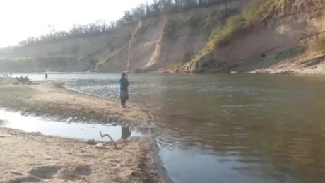 Encontraron un cuerpo semienterrado en el río Bermejo