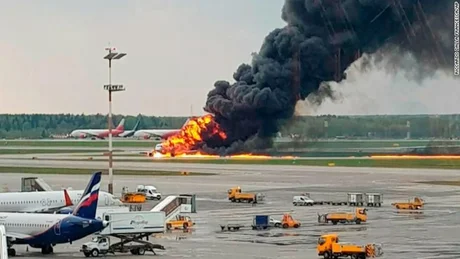 Al menos 13 muertos tras el incendio de un avión ruso