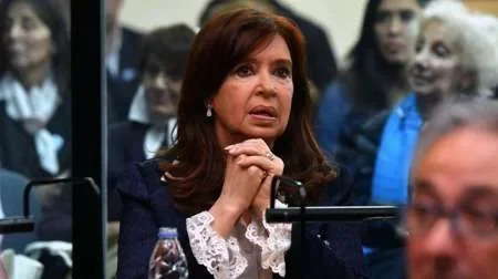 Cristina Kirchner irá este lunes a Comodoro Py