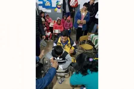 Estudiantes de la Técnica 2 fabricaron un andador postural para un niño de una escuela rural