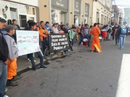 Demoraron a trabajadores de Vialidad en el desfile a Güemes: solo un medio hizo eco