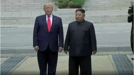 Trump es el primer presidente norteamericano en pisar suelo norcoreano