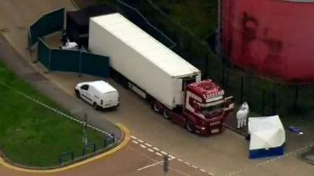 Encuentran 39 cadáveres dentro de un camión en el Reino Unido