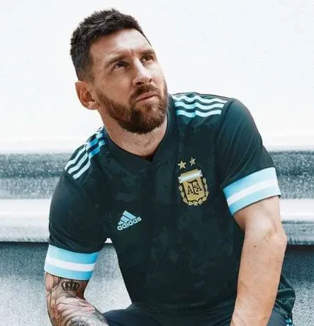 La Selección Argentina presentó su nueva camiseta alternativa
