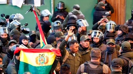 Renunció el ministro de Defensa de Bolivia