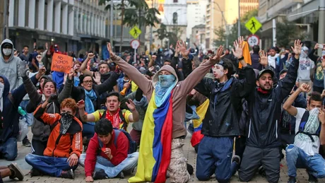 Falleció un joven en las protestas de Colombia