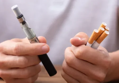 Elevan la edad mínima para fumar tabaco y cigarrillo electrónico en Estados Unidos