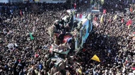 35 muertos tras una estampida en el funeral del general Soleimani