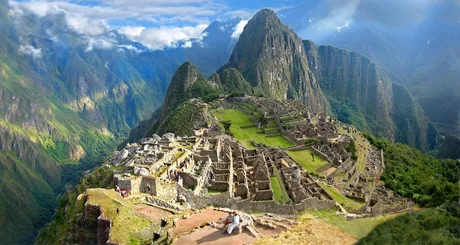 Detienen a dos turistas argentinos que causaron destrozos en Machu Pichu