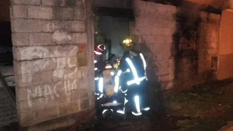 Rescatan a un hombre de un incendio en Villa Los Sauces