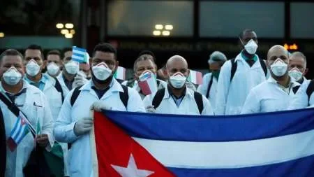 Traerán al país más de 200 médicos cubanos para atender el pico de la pandemia