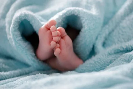Bebé de 13 días murió por el coronavirus en el Reino Unido