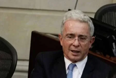 Ordenaron detener al expresidente de Colombia Álvaro Uribe