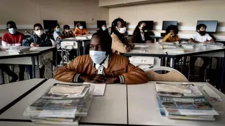 Francia cierra escuelas por un rebrote de coronavirus