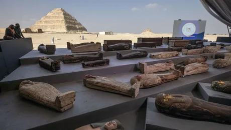 Egipto presentó más de 100 sarcófagos de 2.000 años de antigüedad en perfecto estado de conservación