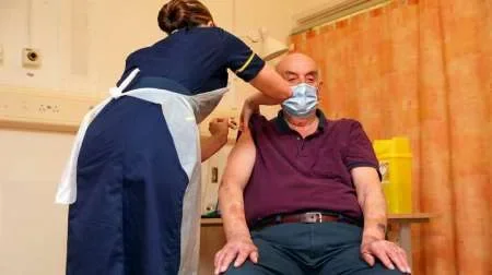 La ANMAT autorizará el uso de la vacuna rusa en personas de más de 60 años