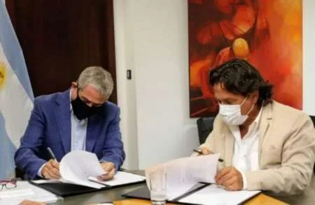 Sáenz firmó un convenio con Nación para la construcción de 2500 viviendas en Salta