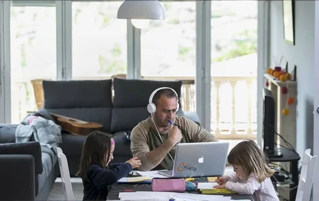 Padres podrán no ir a trabajar los días que sus hijos tengan clases virtuales u horarios reducido