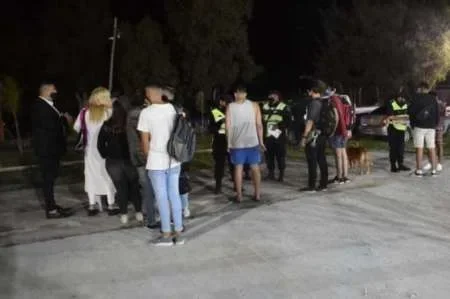 16 fiestas clandestinas clausuradas durante la noche del lunes en Salta