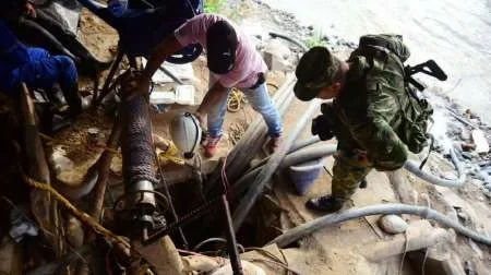 20 trabajadores atrapados en una mina de oro en Colombia