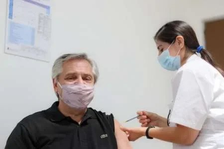 Alberto Fernández se vacunó y lo mismo se contagió de coronavirus: Que pasó
