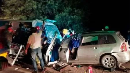 Seis muertos en La Rioja tras el choque frontal de un auto con una ambulancia
