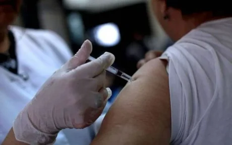 El martes definirán cómo se vacunará a los menores de 18 años contra el coronavirus: comenzarían con los grupos de riesgo