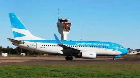 Habilitarían vuelos especiales para los argentinos en el exterior