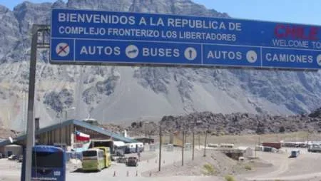 El Gobierno analiza abrir las fronteras con Chile y Uruguay