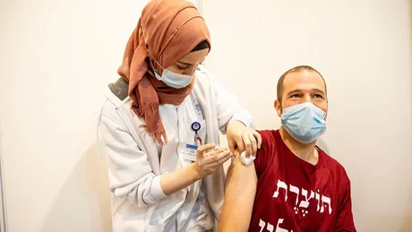 Israel aplicará una tercera dosis de vacunas anticovid también a menores de 60 años