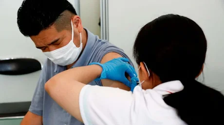 Japón encontró partículas de acero en las vacunas de Moderna