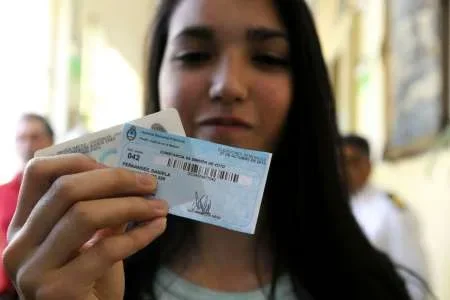Más de 861 mil jóvenes de 16 y 17 años votan por primera vez en la Argentina