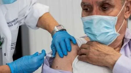 La OMS recomienda dar una tercera dosis de vacuna contra el coronavirus