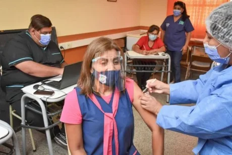 Docentes y estudiantes tendrán prioridad para vacunarse en Salta