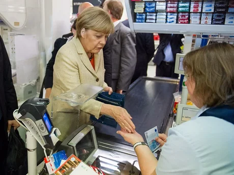La excanciller alemana Angela Merkel sufrió un robo en pleno supermercado