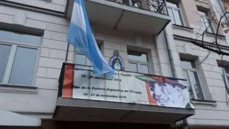 Evacúan la embajada Argentina en Kiev