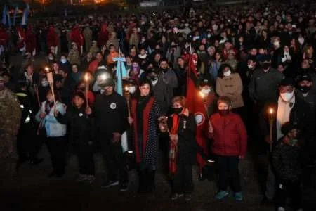 Vigilia patriótica: miles de salteños rindieron homenaje a los caídos en Malvinas