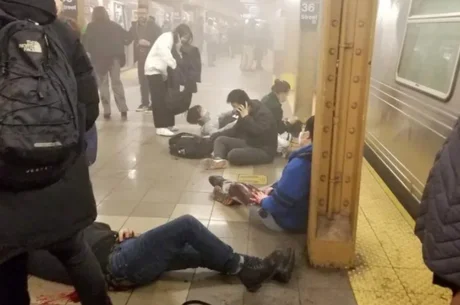 Tiroteo en el subte de Nueva York: hay varios heridos
