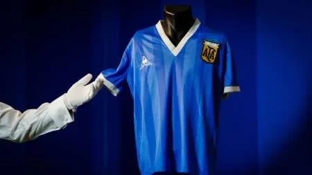 La camiseta que Maradona usó en el mundial 86 se vendió en casi 9 millones de dólares