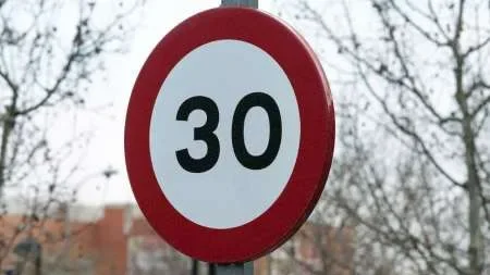 Con una nueva ley buscan que las velocidades máximas en las calles sea de 30 km/h