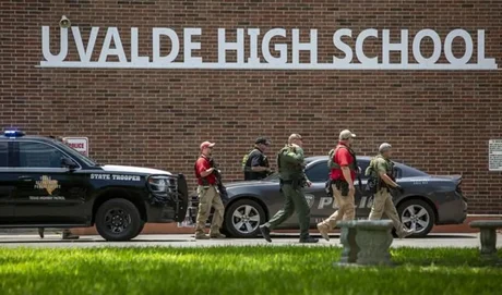 Asesinaron a 14 niños y una docente en una escuela primaria de Estados Unidos