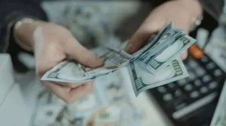 El dólar blue llegó a 230 pesos en las provincias