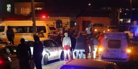 Hallaron muertos a 20 jóvenes en un bar Sudáfrica