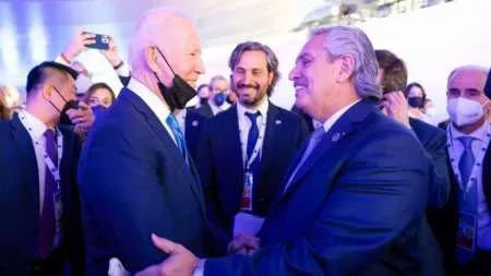 Alberto Fernández y Biden mantendrán un encuentro a fin de mes