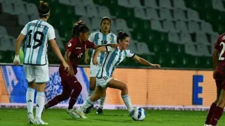 La Selección Argentina de Fútbol Femenino accedió a la semifinal de la Copa América