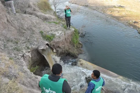 La Municipalidad de Salta multó a Aguas del Norte porque derrama efluentes contaminantes al río Arenales